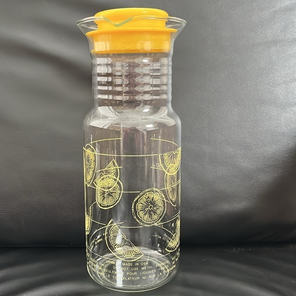 PYREX Vintage Sliced Lemon Glass Juice Carafe Pitcher with Lid 1.5 L Model 7014